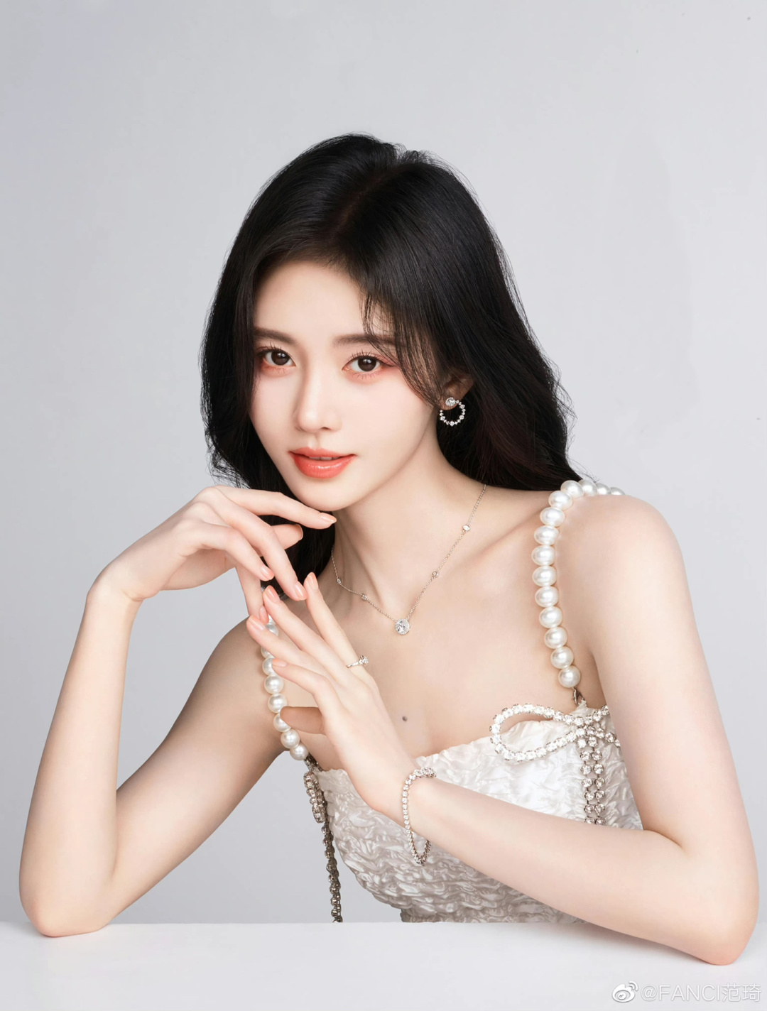 美女壁纸第210期—鞠婧t