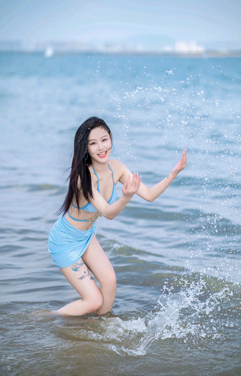 冬日三亚湾,热情如夏,比基尼时光开启  谁说冬天就要裹成粽子?