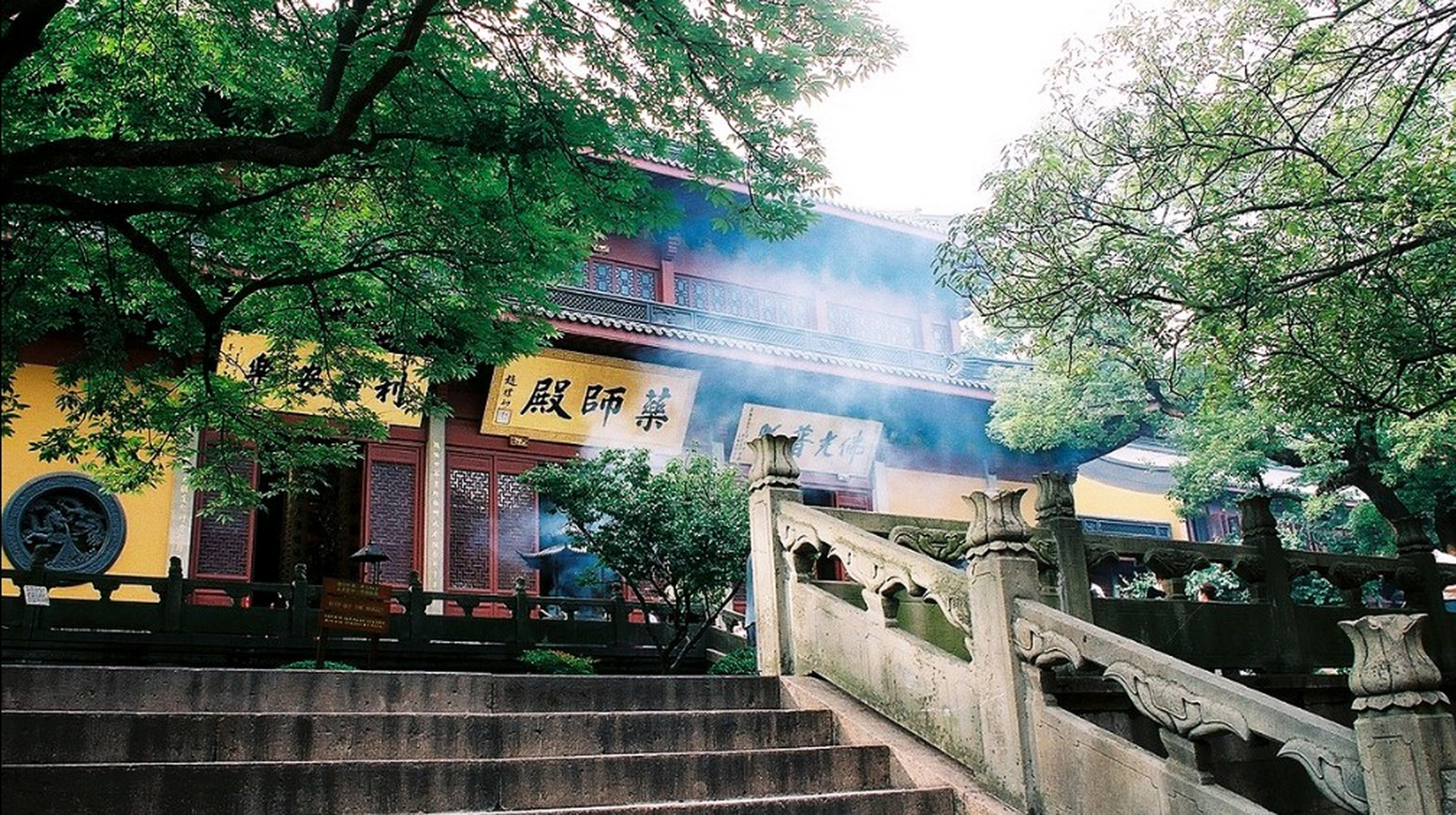 灵隐寺,位于浙江省杭州市,背靠北高峰,面朝飞来峰,始建于东晋咸和元年