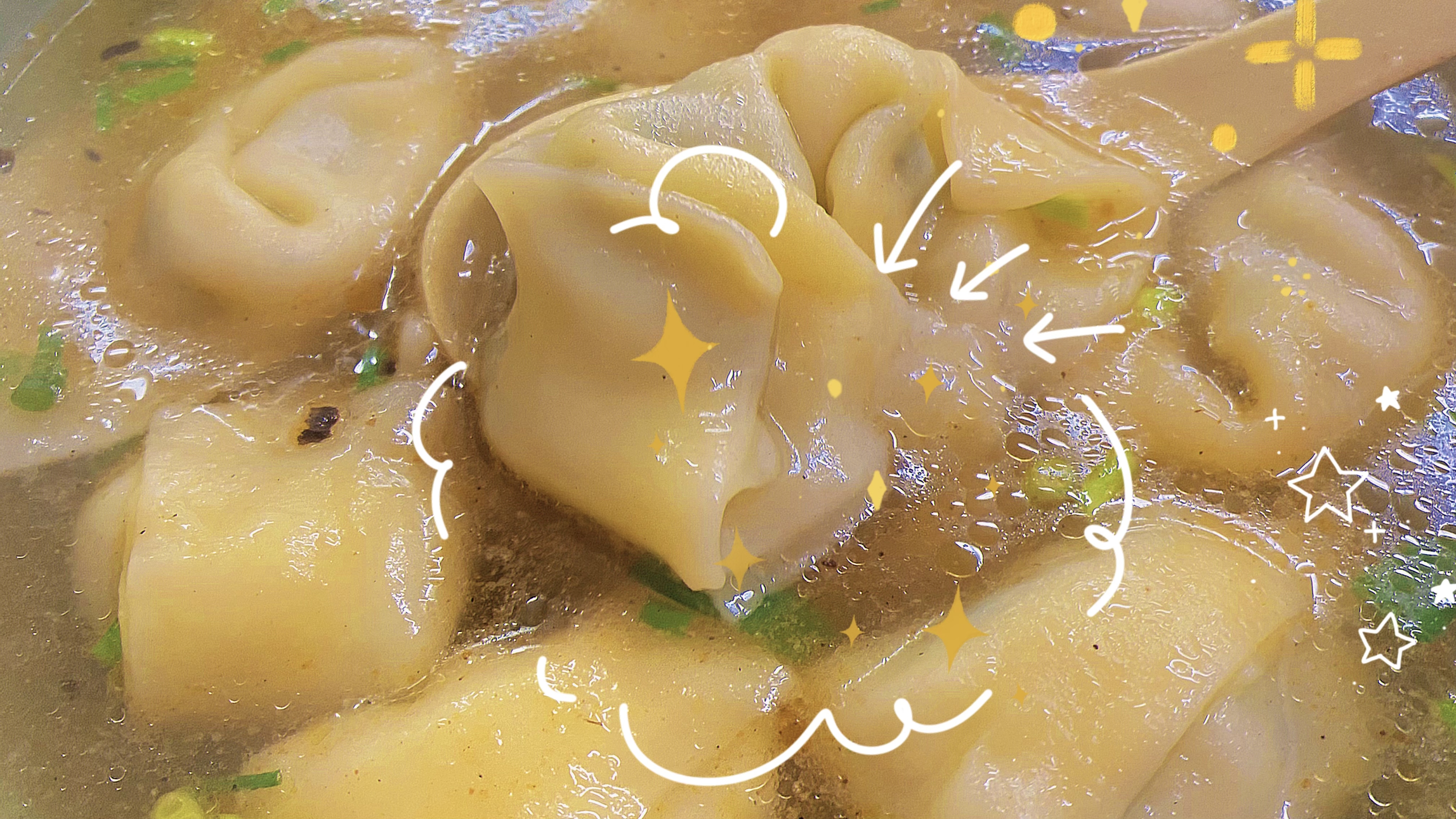 深藏上海菜市场多年汤圆馄饨店,大冷天依旧坐满食客,好吃不贵