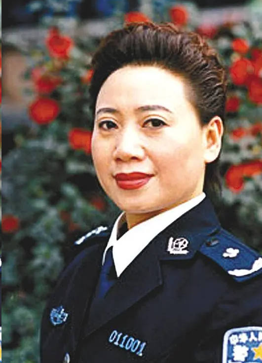 案例:重庆最美警花陈光明,肉身开路,每晚用独门绝技降服局长