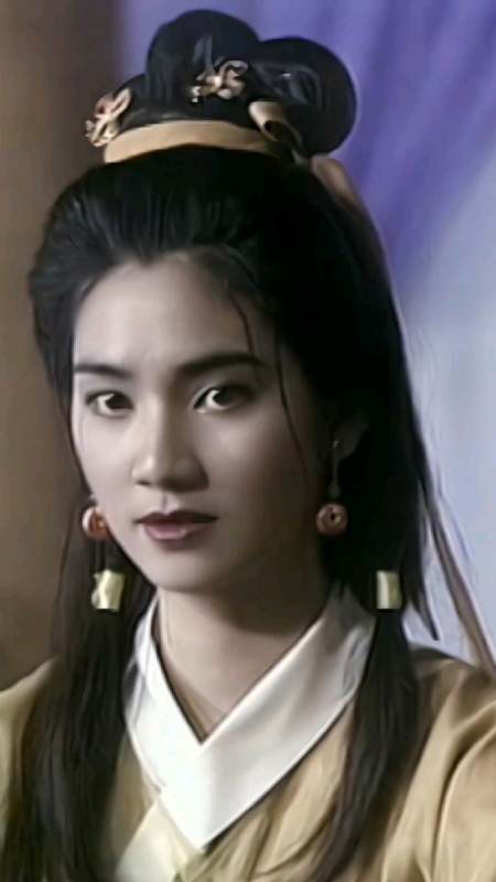 年轻时的洪欣可是香港有名的美人,洪欣出道时便以美貌著称!