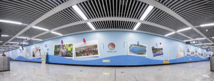 在4号线罐子岭站推出"百日冲锋 望城行动"主题站厅