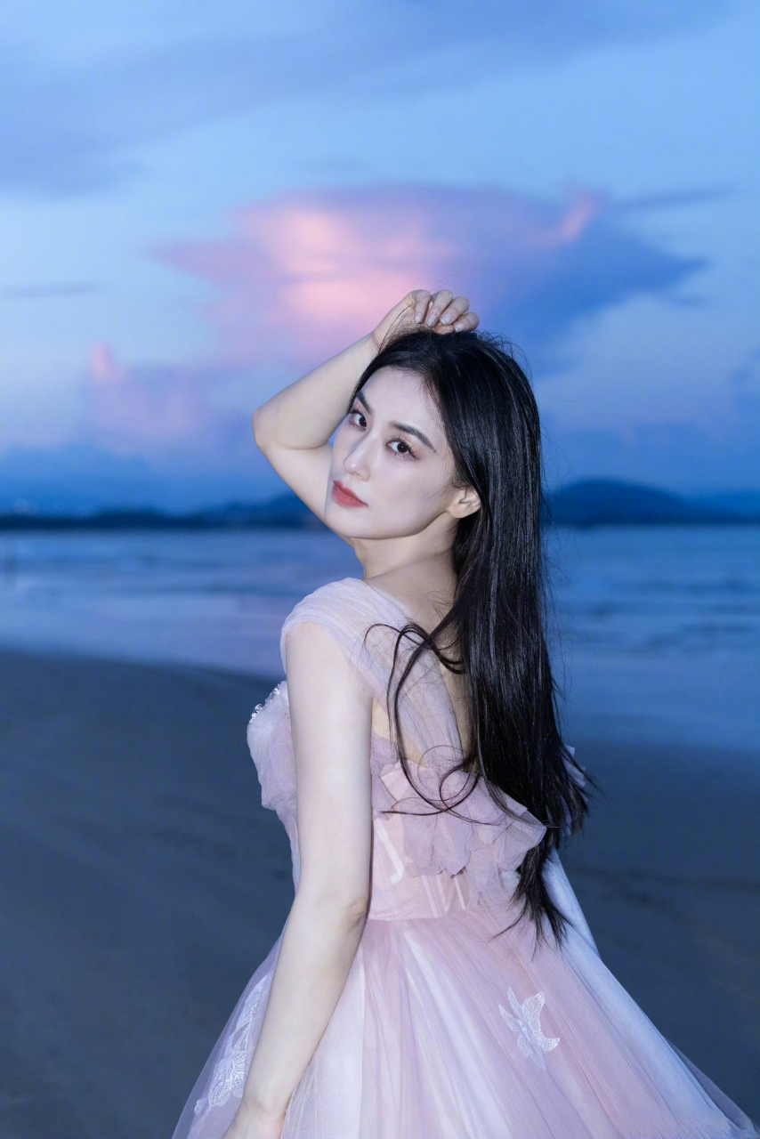 黄圣依晒照疑似怀孕怀三胎传闻 可以看出来身材还是很好 皮肤状态也很