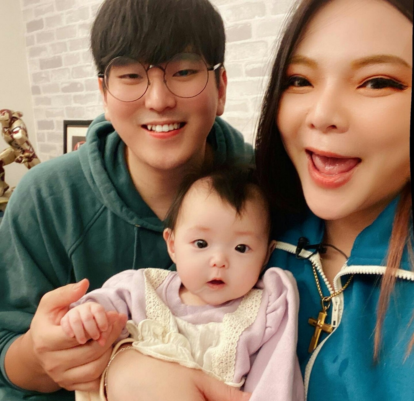 5日,台湾艺人小甜甜张可昀发长文控诉家暴,称老公因不想把女儿的