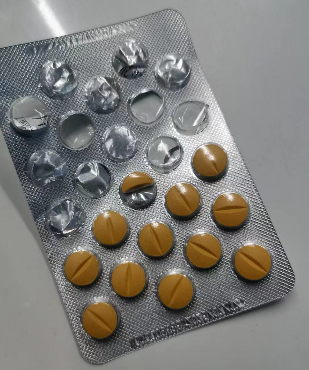 甲亢别在傻傻吃赛治,其实它也只能起到一个控制的效果,当我们一旦没有