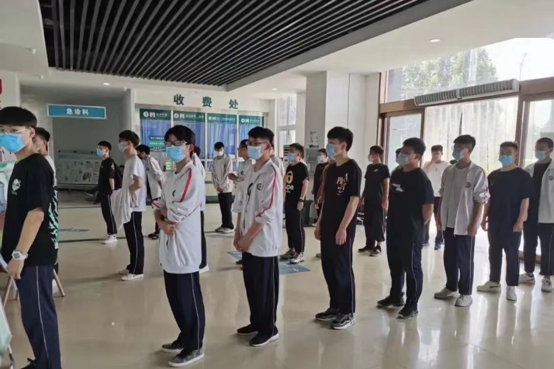 男生高考体检被提要求脱内裤#在萧山区湘湖初级中学进行的萧山区高考