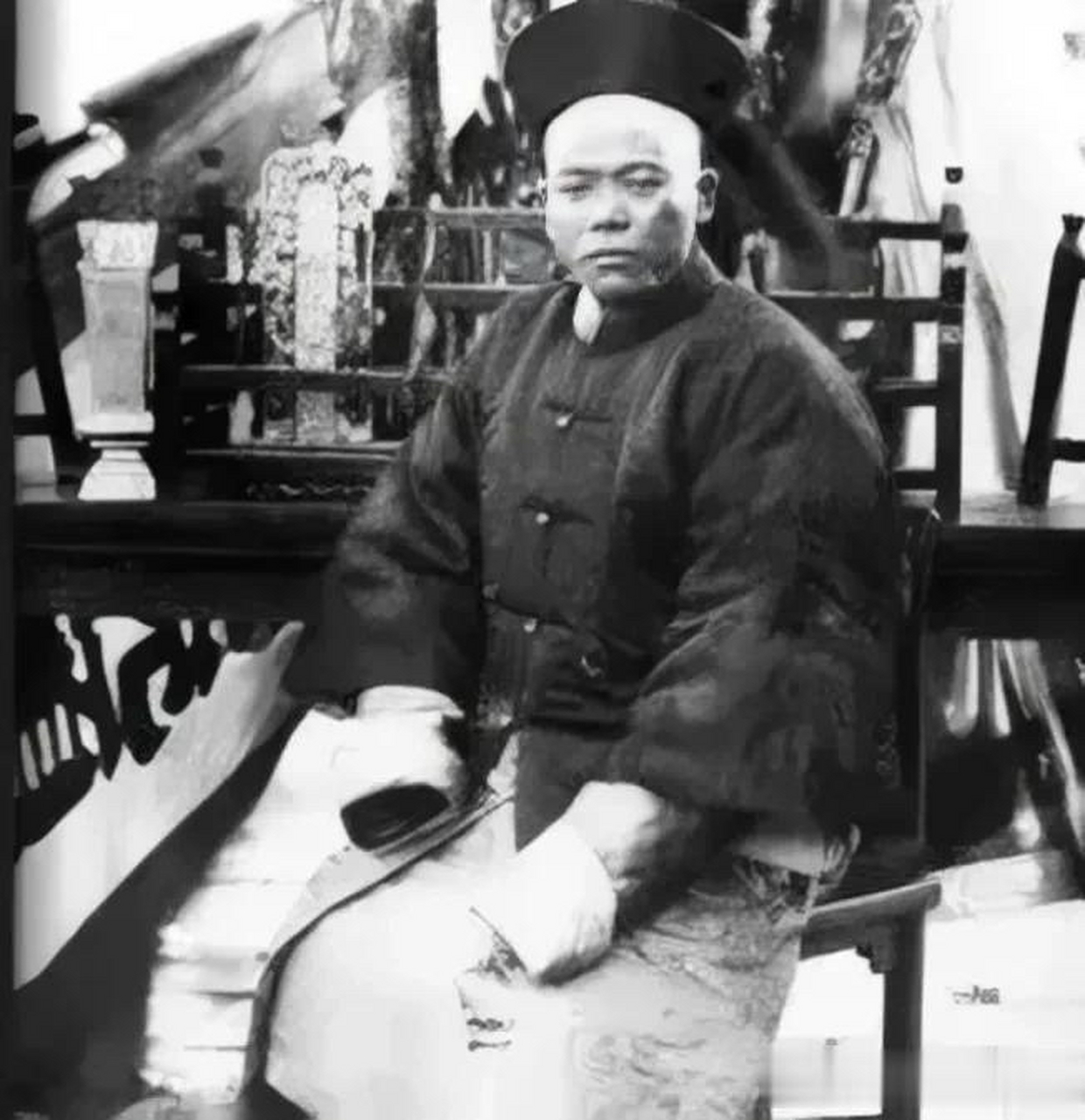 太平天国将领程学启的照片,照片中他以投降淮军李鸿章,才会身穿清朝