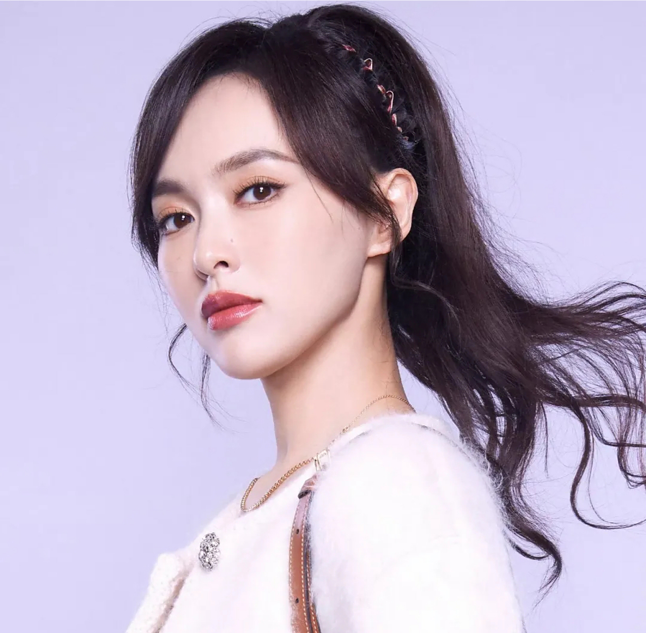 毕竟唐嫣长得漂亮,还很高,很容易吸引眼球!