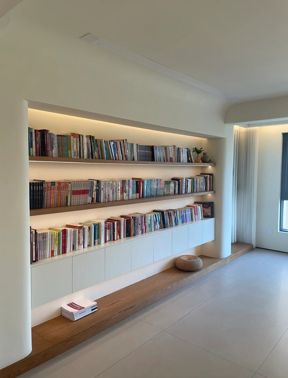 书墙,当然是我家的啦～  太有成就感了,感觉自己家的客厅就是展览馆