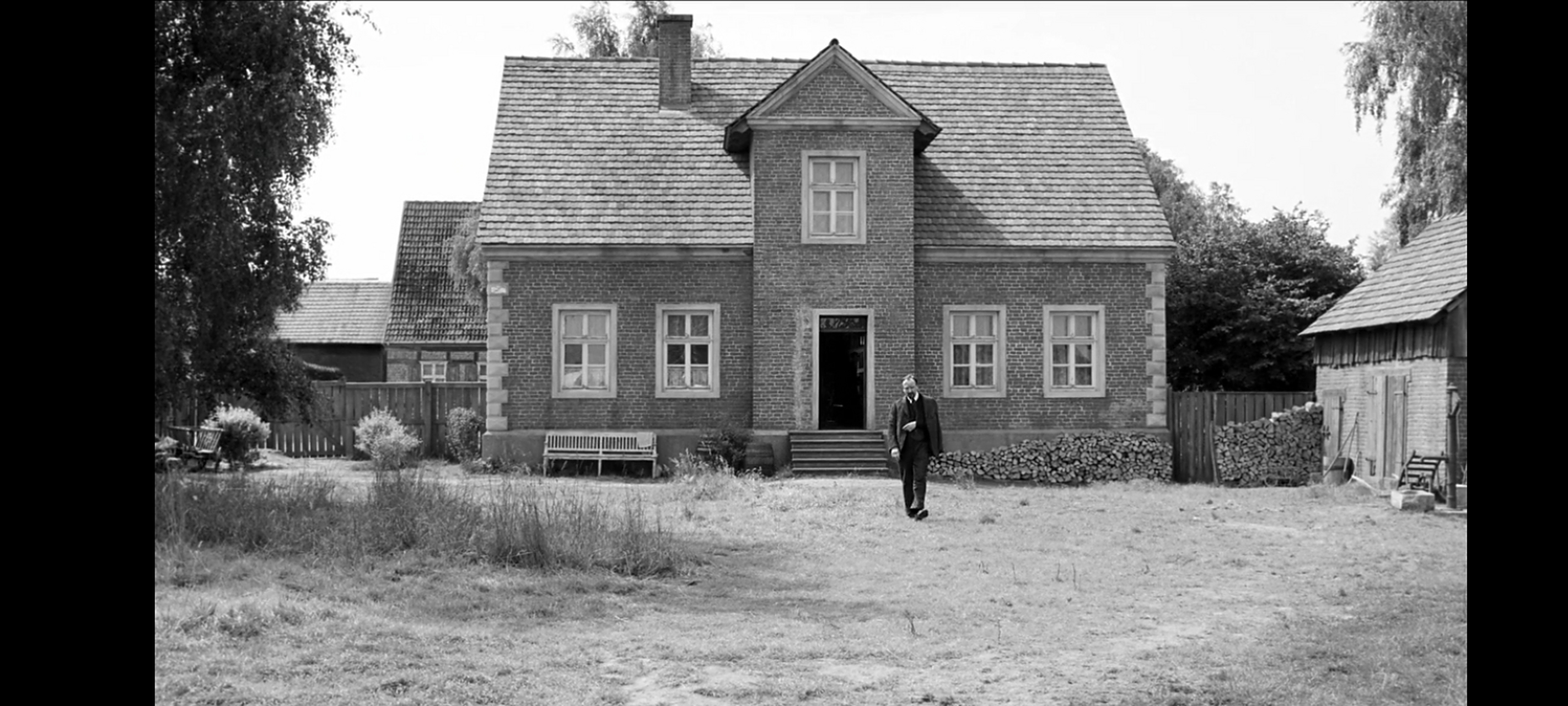 电影# 《白丝带》2009