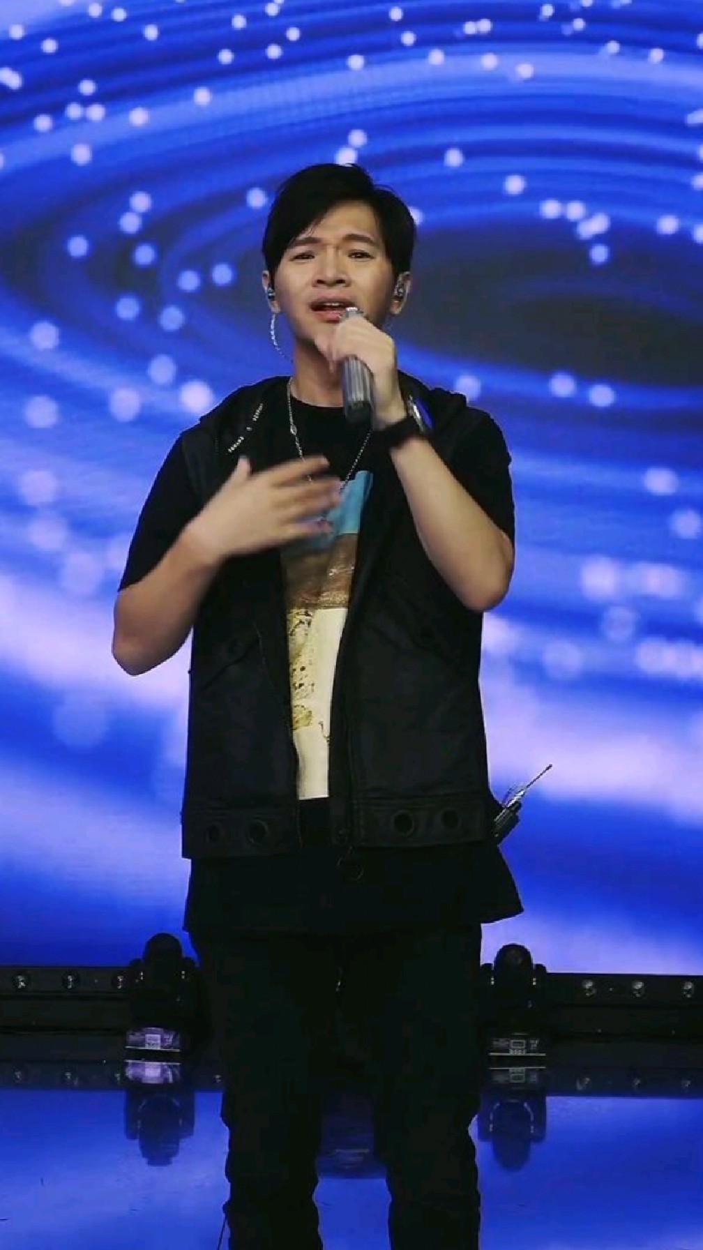 翻唱歌曲单身情歌冷漠演唱的歌曲就像是原唱歌手