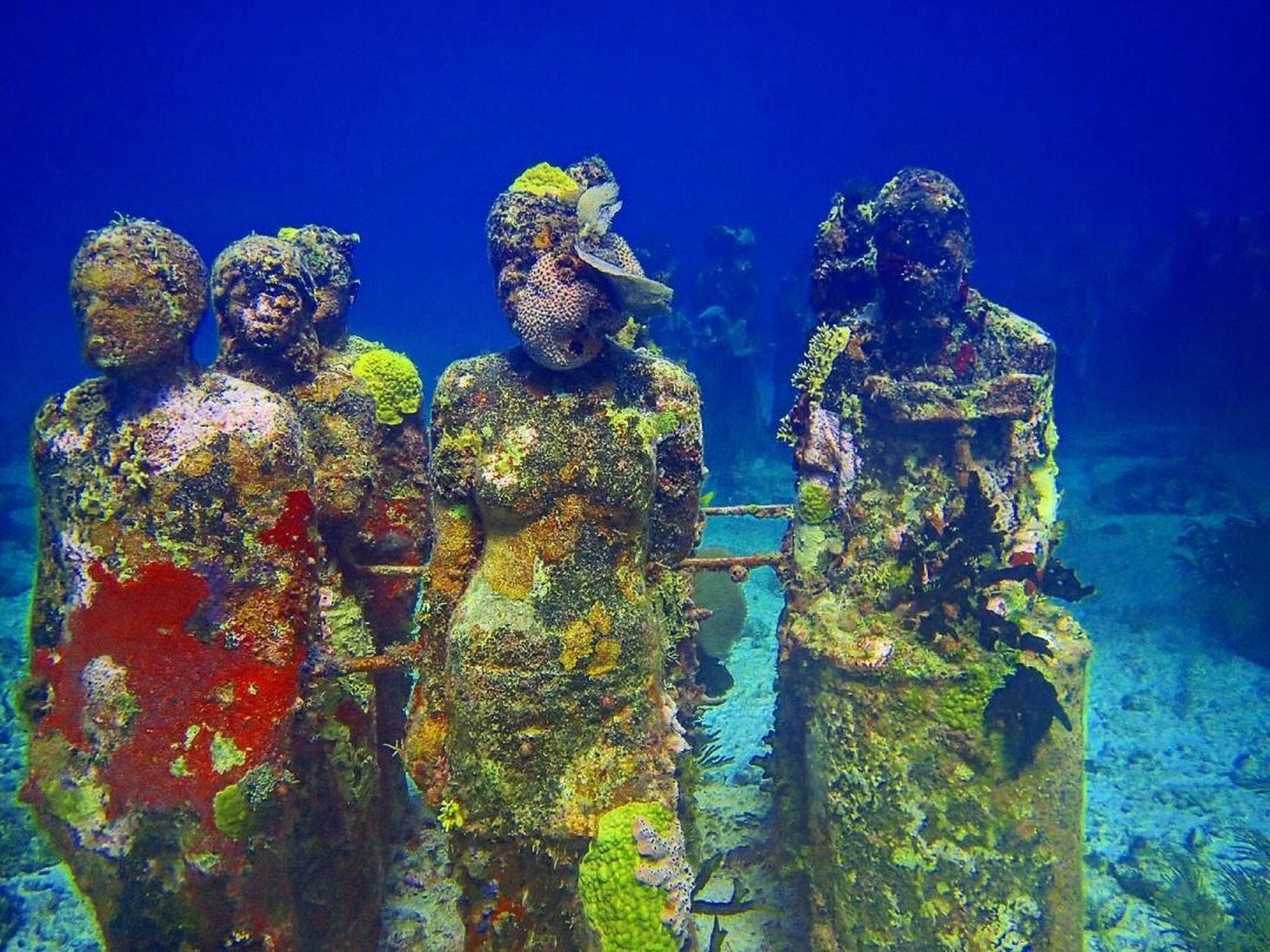 海外文旅# 坎昆水下博物馆(musa)是位于墨西哥坎昆的一个独特的水侣