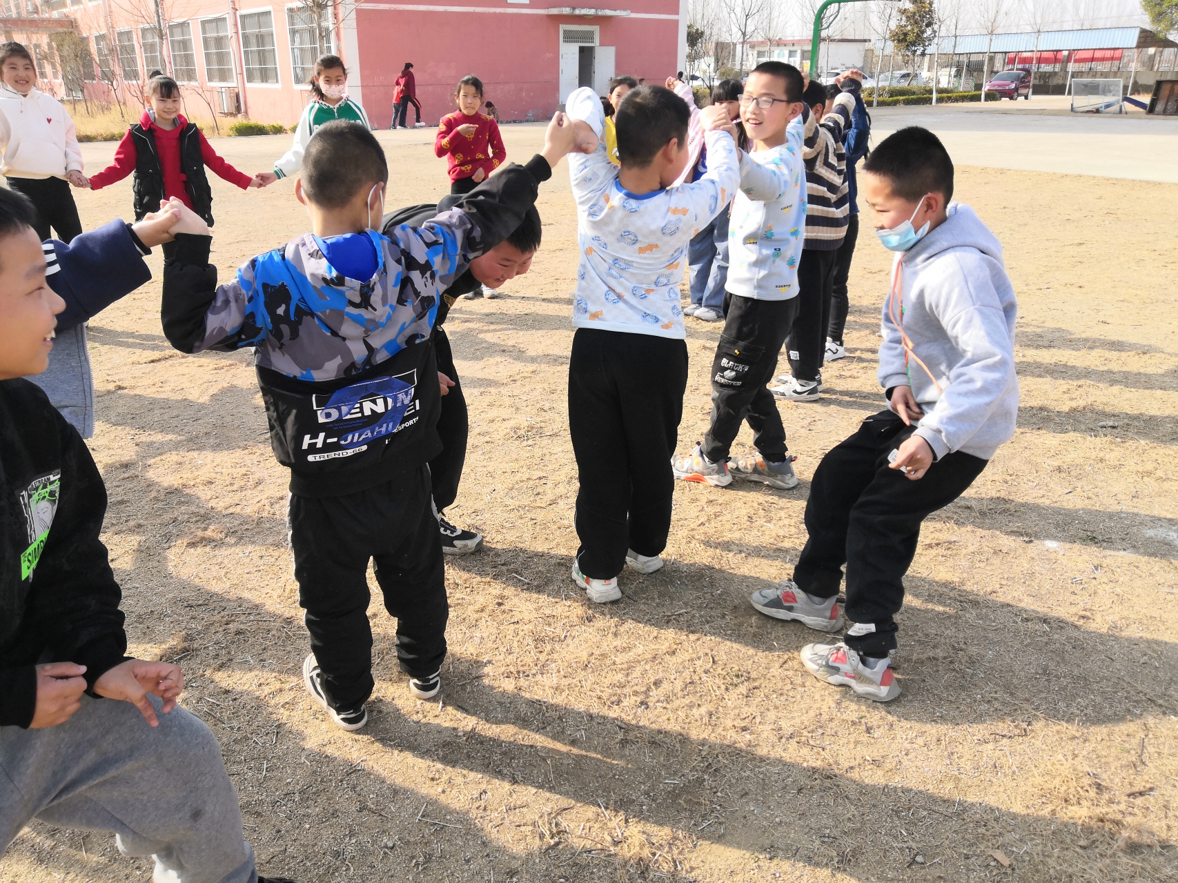三下16《宇宙的另一边》生字组词练习  宇:(宇宙)(宇航员) 吁:(气喘