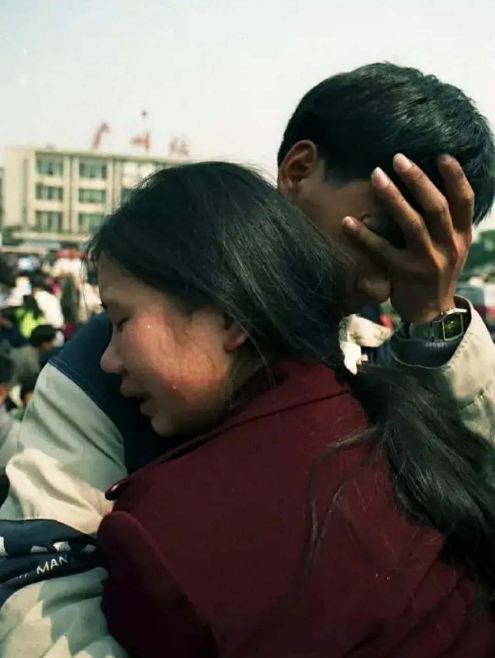 1996年,广州站,丢了钱包和车票的农民工夫妻抱头痛哭