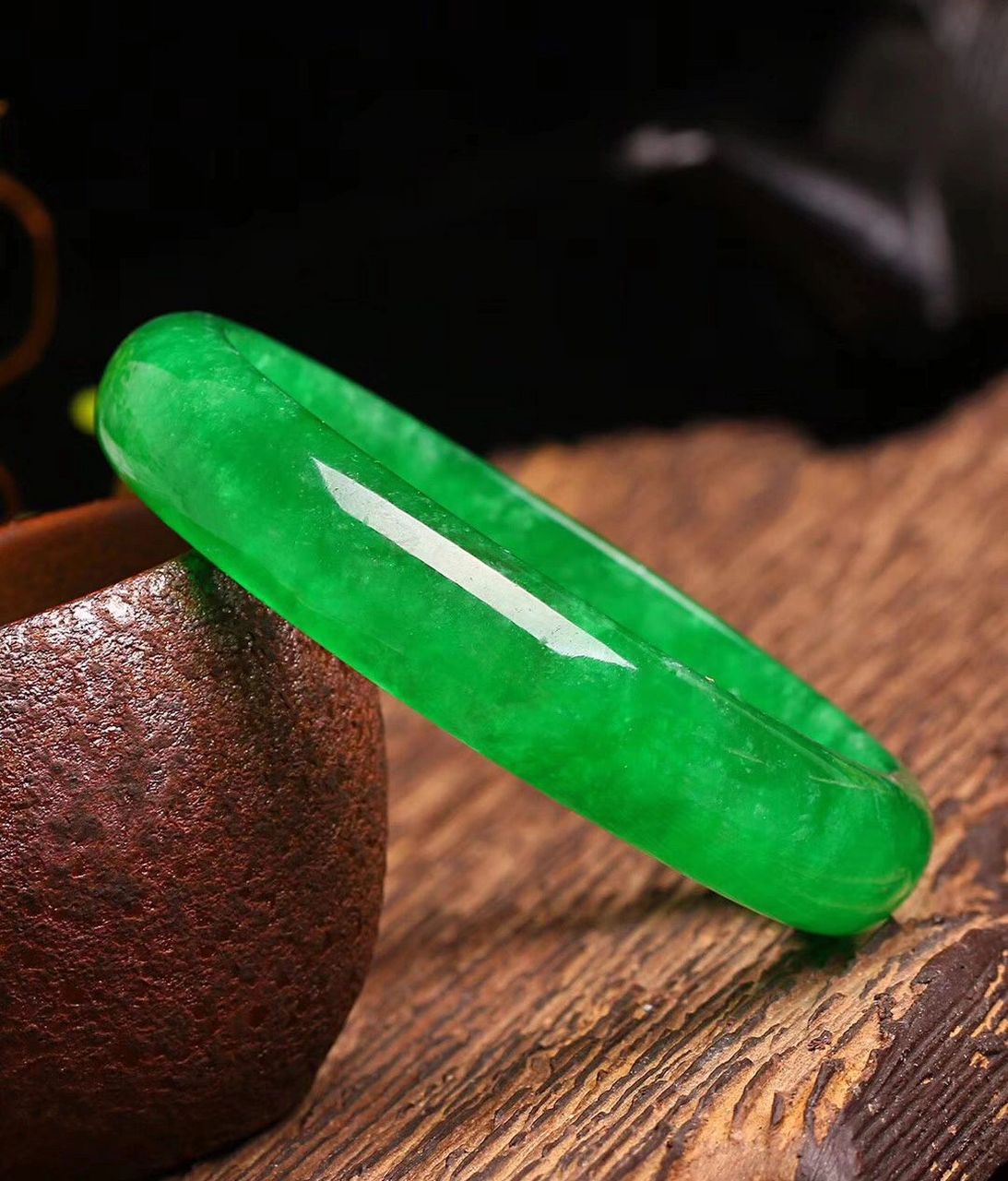 冰糯种!帝王绿,料子细腻水润,佩戴高贵典雅!#翡翠# #翡翠挂件