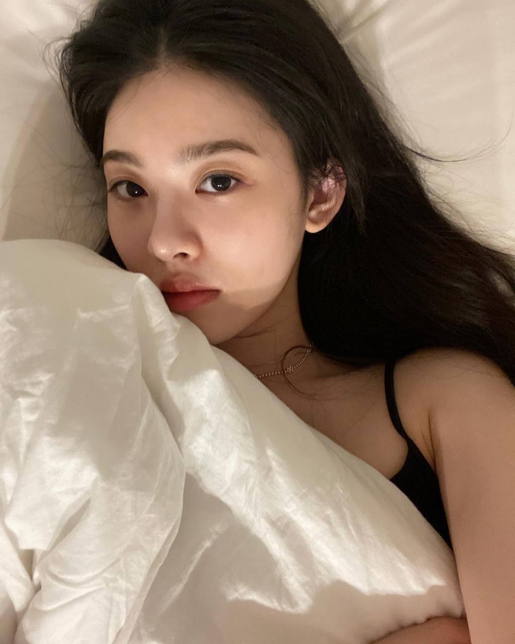 睡前自拍,有点憔悴了