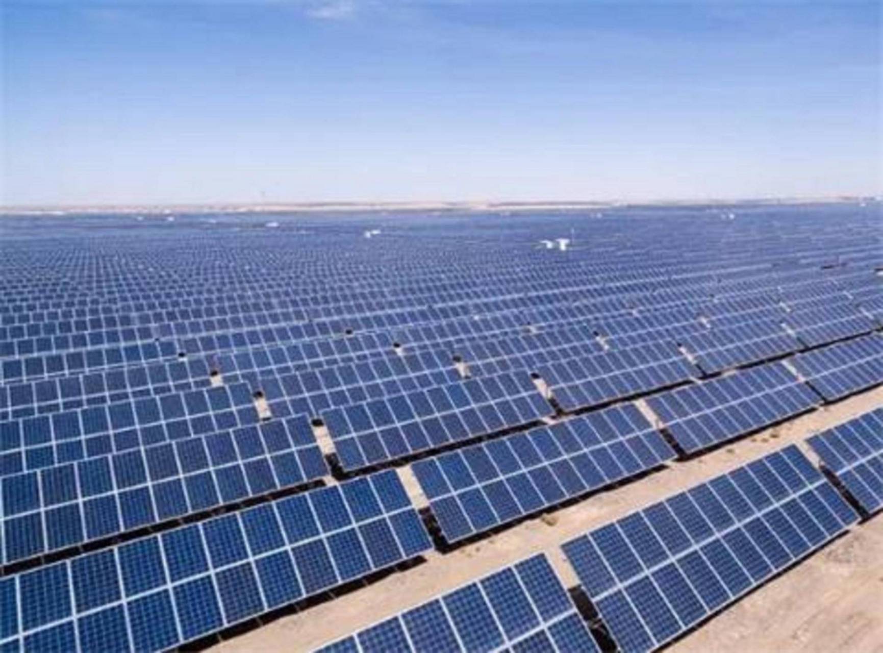 沙漠光伏发电产业链  0成本长期出租沙漠地块给光伏发电投资公司