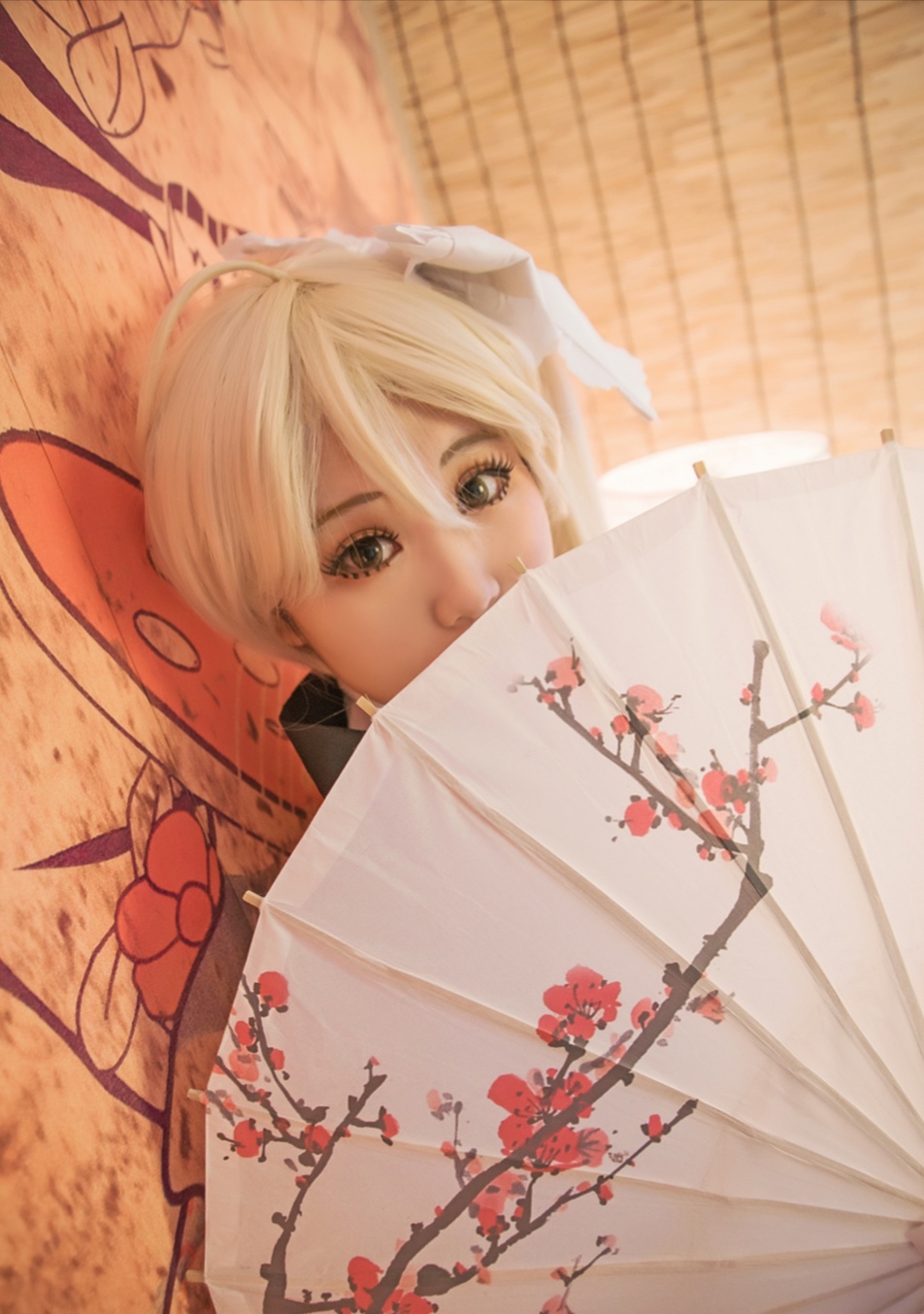 cosplay:头发梳成单边侧马尾的春日野穹,黑浴衣配"白丝",真美