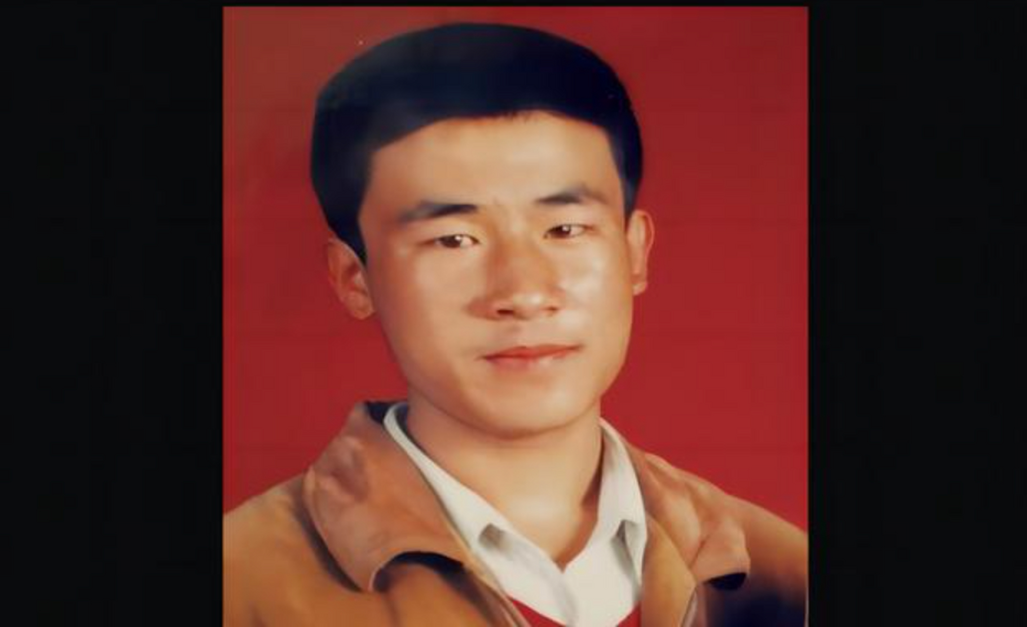 1996年,18岁的内蒙古少年呼格吉勒图在一家卷烟厂当临时工,一天,呼格