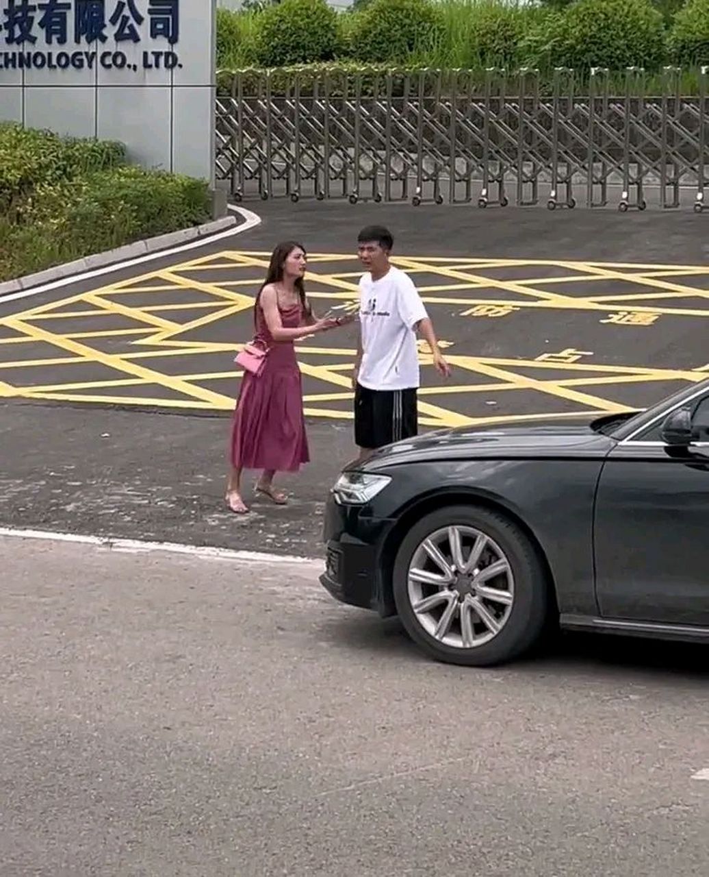 昨天再好,也走不回去;明天再难,也要抬脚继续.