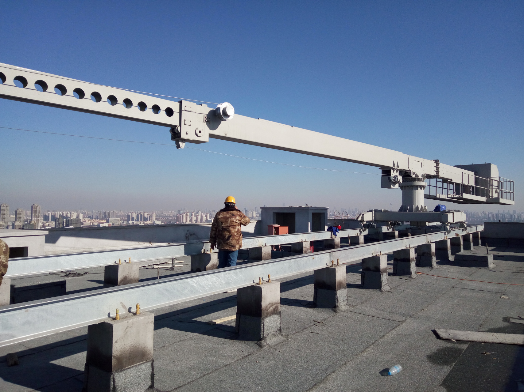 擦窗机 120米超高层框架核心筒结构楼顶的擦窗机