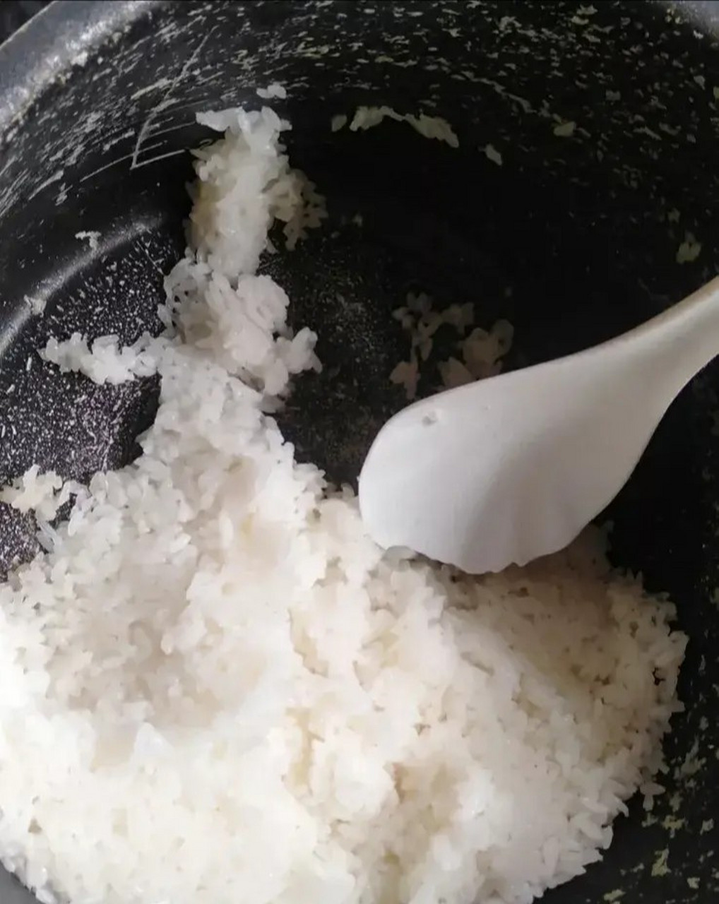 一大早婆婆又在嚷嚷着说:家里又没米了,叫我下班别忘了去买袋50斤的