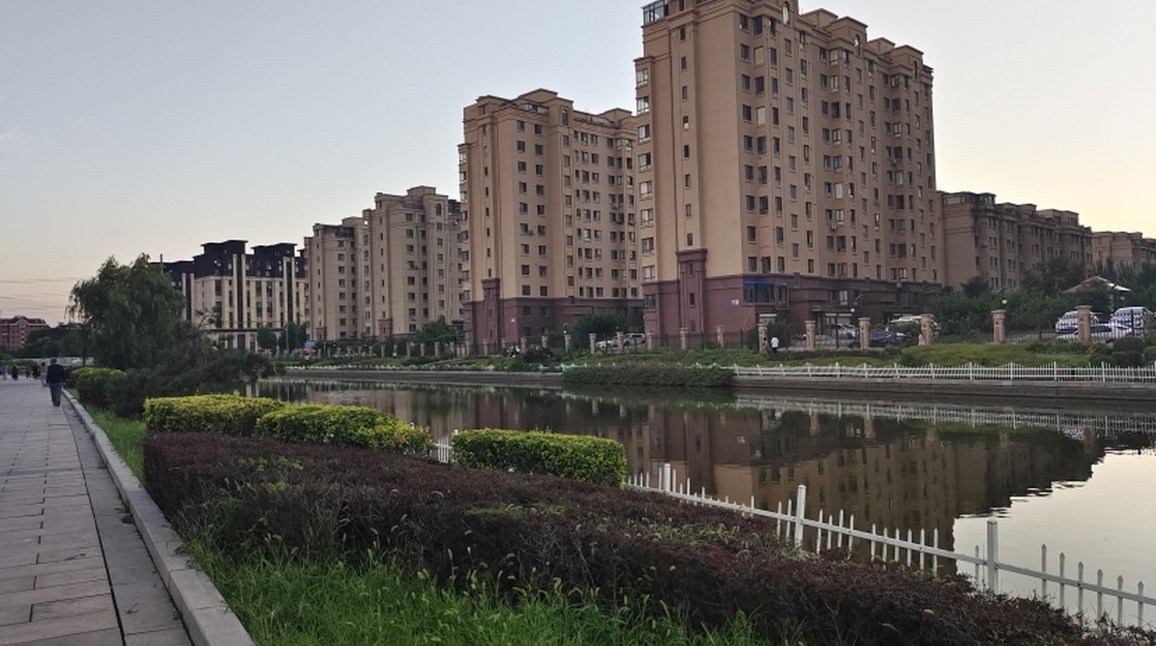 网红打卡地辽宁杠杠滴# 【最美辽宁】营口市老边区:秋日傍晚#美好