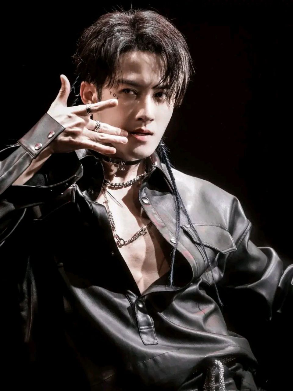 檀健次,一位广西北海籍的男演员和歌手,出生于1990年10月5日  他是