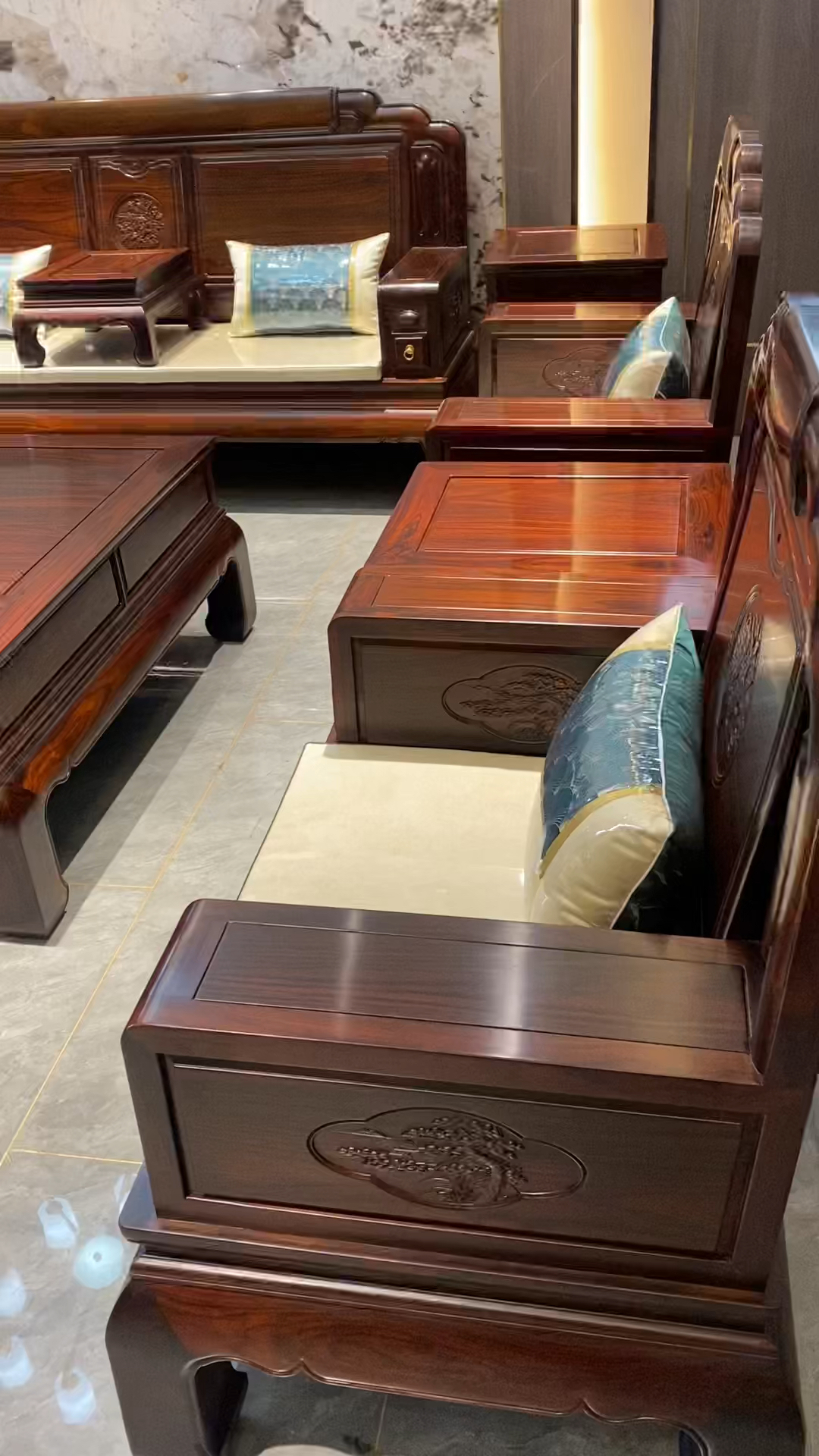 阔叶黄檀荷韵沙发,七件套和十一件套实物分享,属于经典款式!-度小视