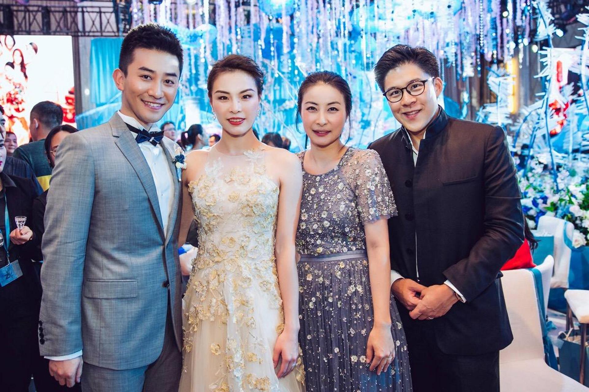 当年,郭晶晶跟霍启刚结婚,她的好闺蜜吴敏霞做伴娘,事后,郭晶晶悄悄对