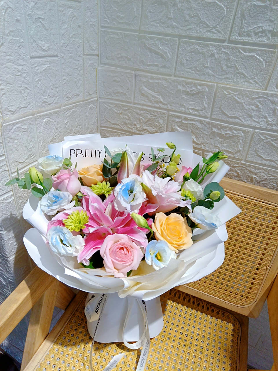 伊莎贝拉重瓣百合混搭花束 在普普通通的日子里收到花 也是一件浪漫的