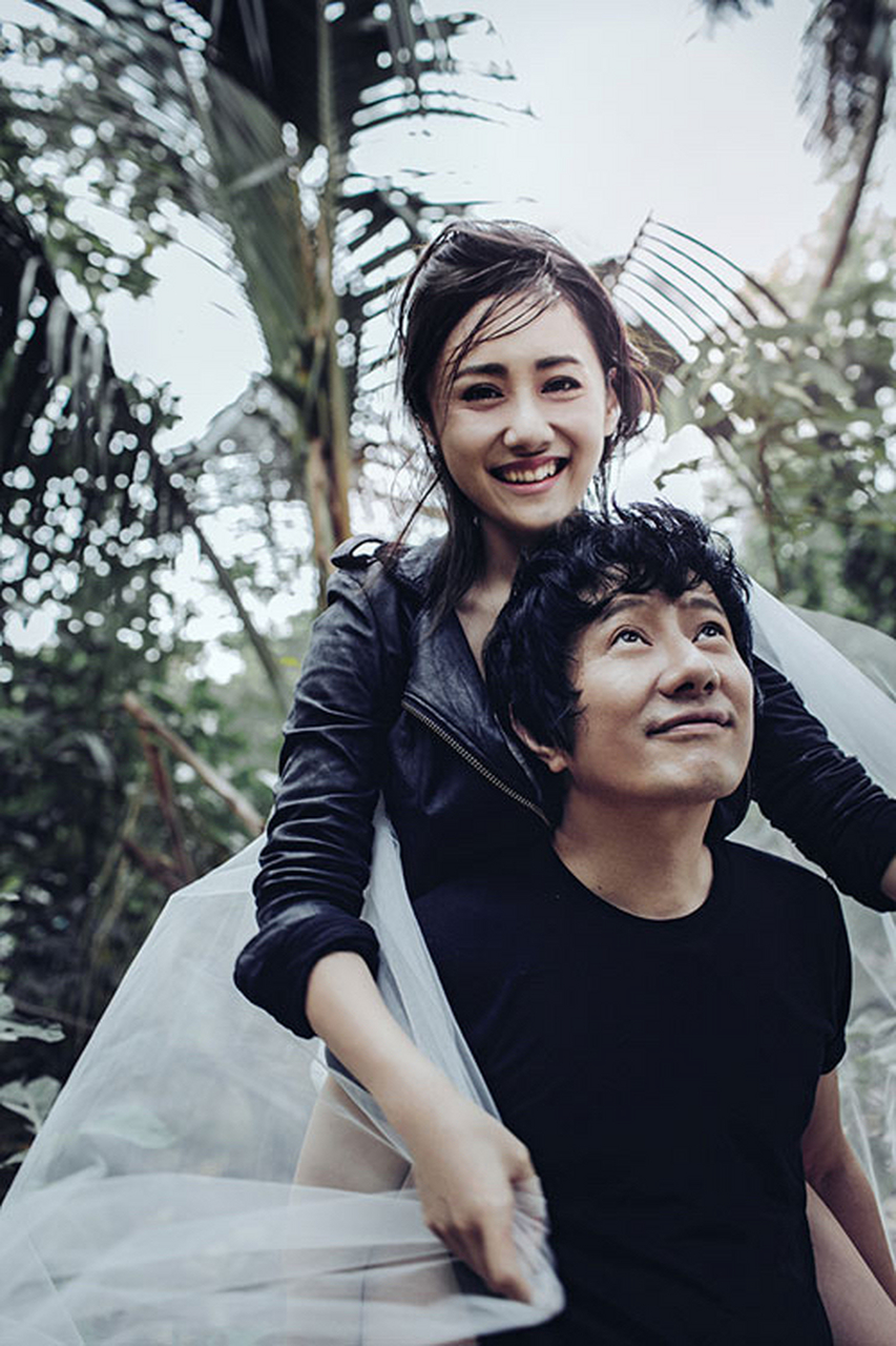 郑钧吐槽刘芸新剧角色# 刘芸主演的新剧《闪耀的她》昨日开播,郑钧晒