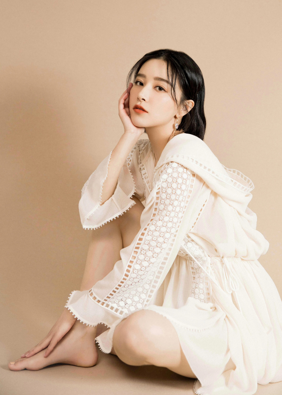 演员阚清子肉嘟嘟的脚丫子真是太可爱啦,2016年,阚清子主演的谍战革命