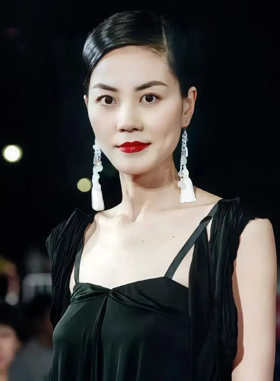 王菲的身体秘密曝光,五段情史各个劲爆,却屡遭每任男友嫌弃离婚  王菲