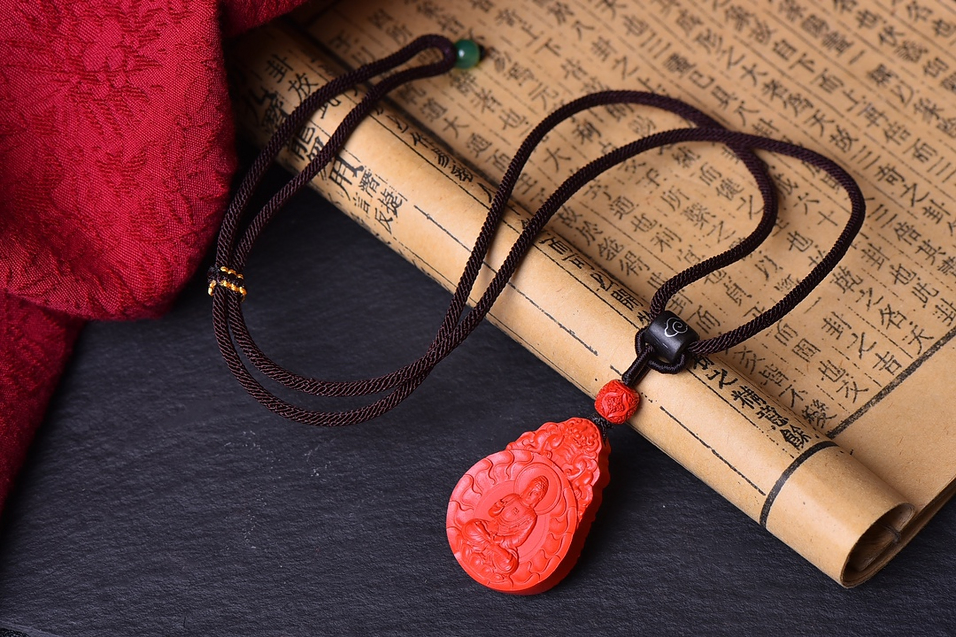 天然朱砂红砂高含量八大守护神吊坠 采用原矿朱砂矿砂压磨而成,长期