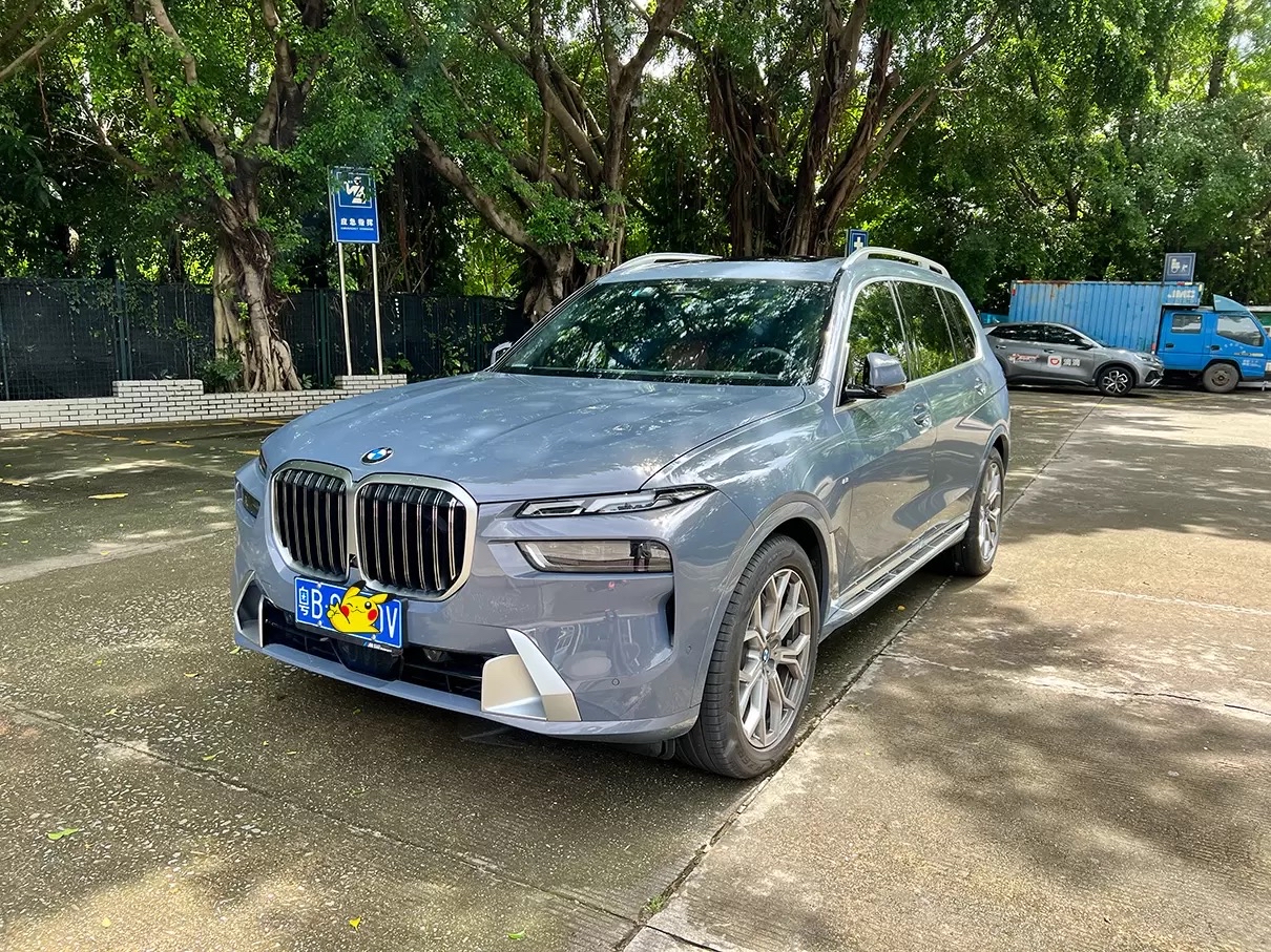 广东24岁小伙花118万提辆宝马x7后表示:没考虑过陆巡和570