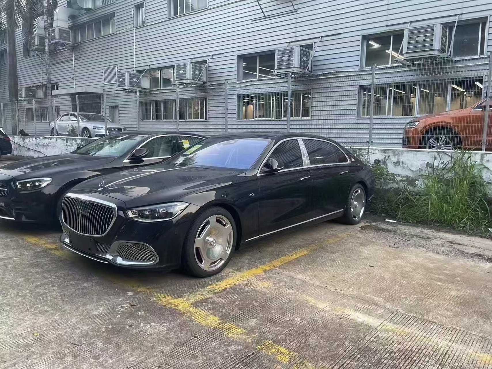 奔驰迈巴赫s680黑车黑内仅此一辆