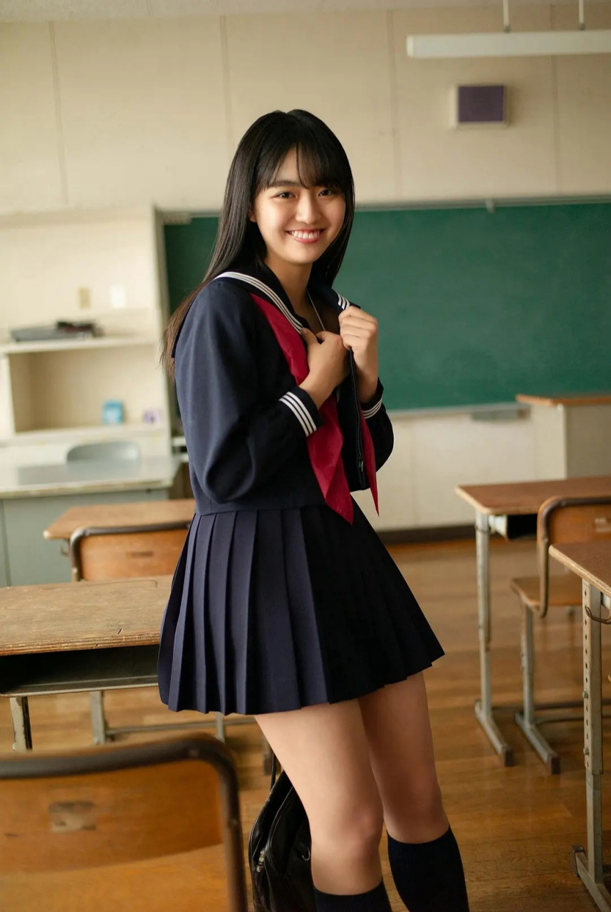 丰田留妃的一组日系风格摄影写真照.