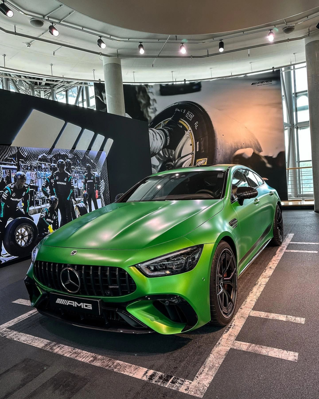 奔驰家族最速轿跑,恶魔绿的奔驰amg gt63s,假如给你300万,会不会选择