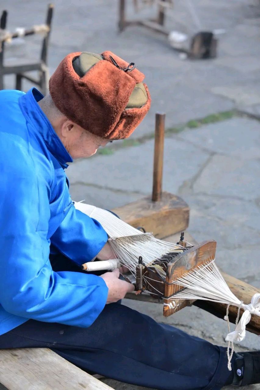 屯堡的特色服饰,体现了屯堡文化与江南文化丝丝缕缕的联系.