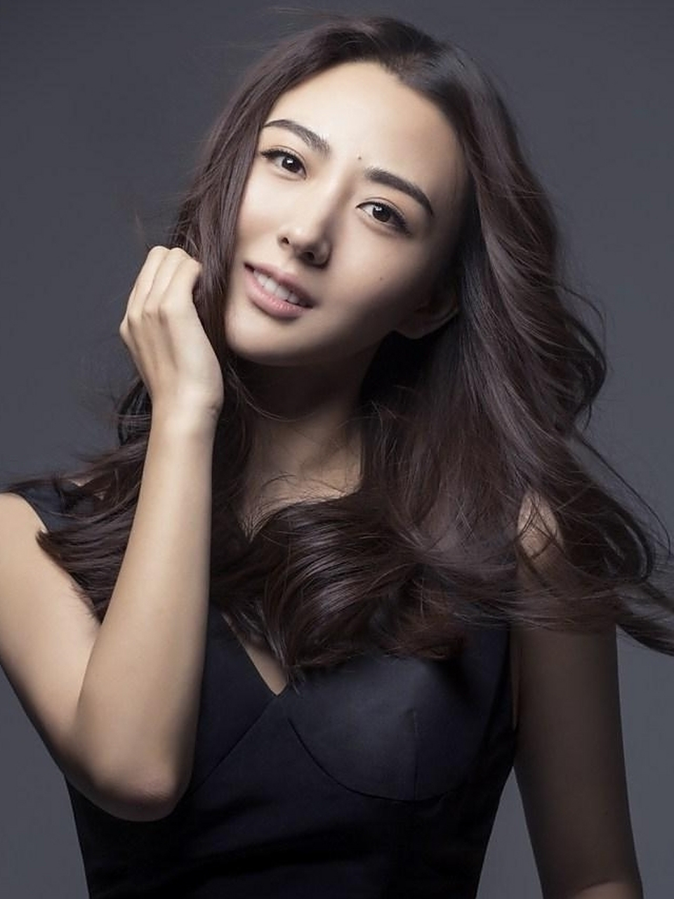 徐小飒的演技很精湛,外在条件很出色,很容易让大家记住,而并是很多女