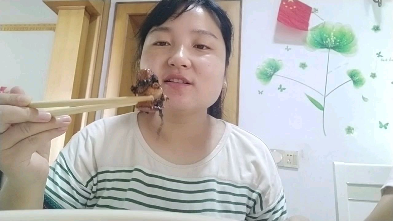 一把梅干菜配五花肉蒸上15分钟,简直是绝配,真的是太好吃了