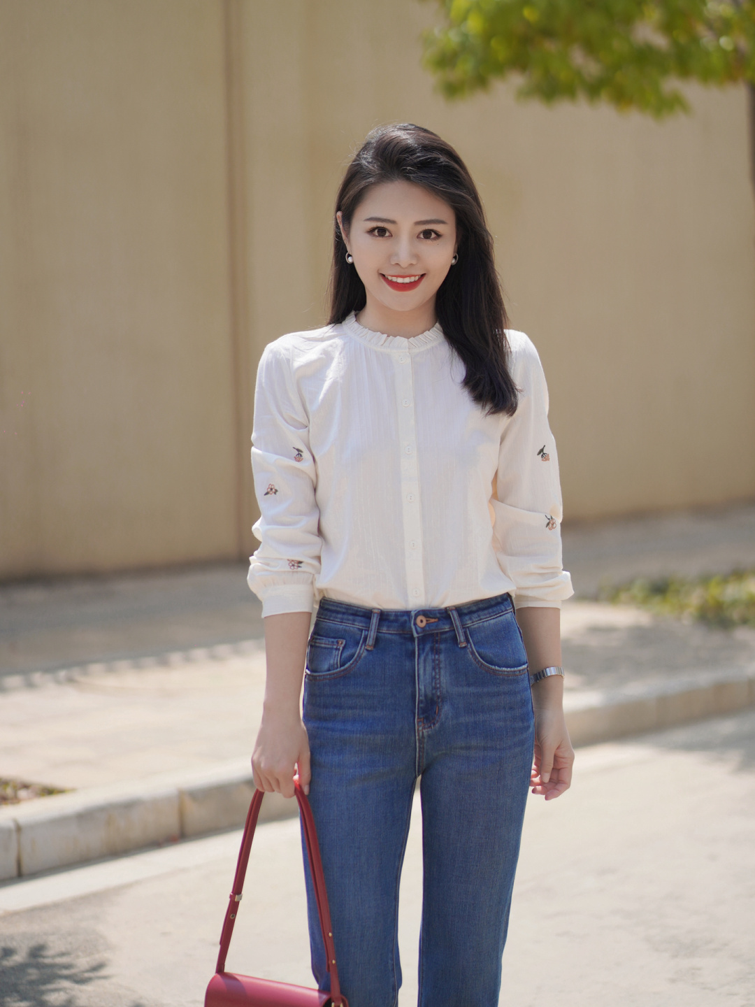 衣服扎进裤子青年女性通勤打扮女生衣服扎进裤子里面衬衫怎么扎进裤子