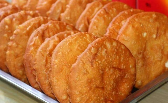 土生土膳的庆阳镇原糖油饼,皮薄酥脆,吃上一口香甜无比