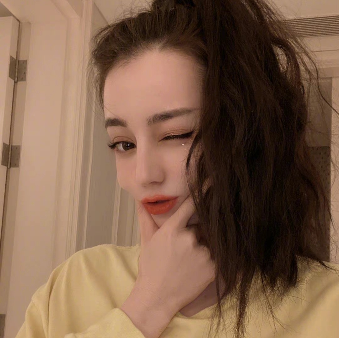 迪丽热巴自拍wink照,好可爱啊!