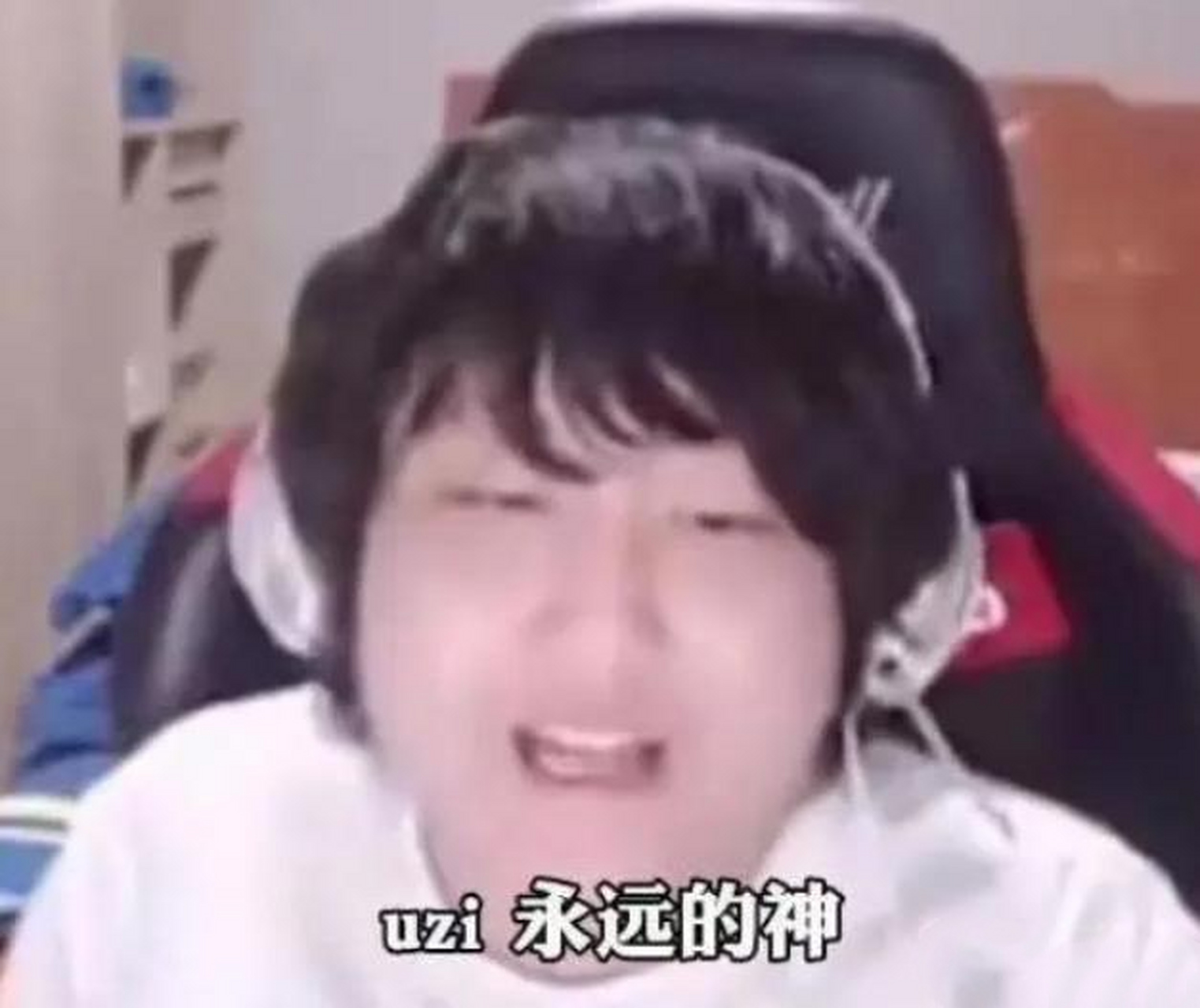 近日,创造yyds(永远的神)的知名游戏主播若子(山泥若)出狱了,瘦了八十