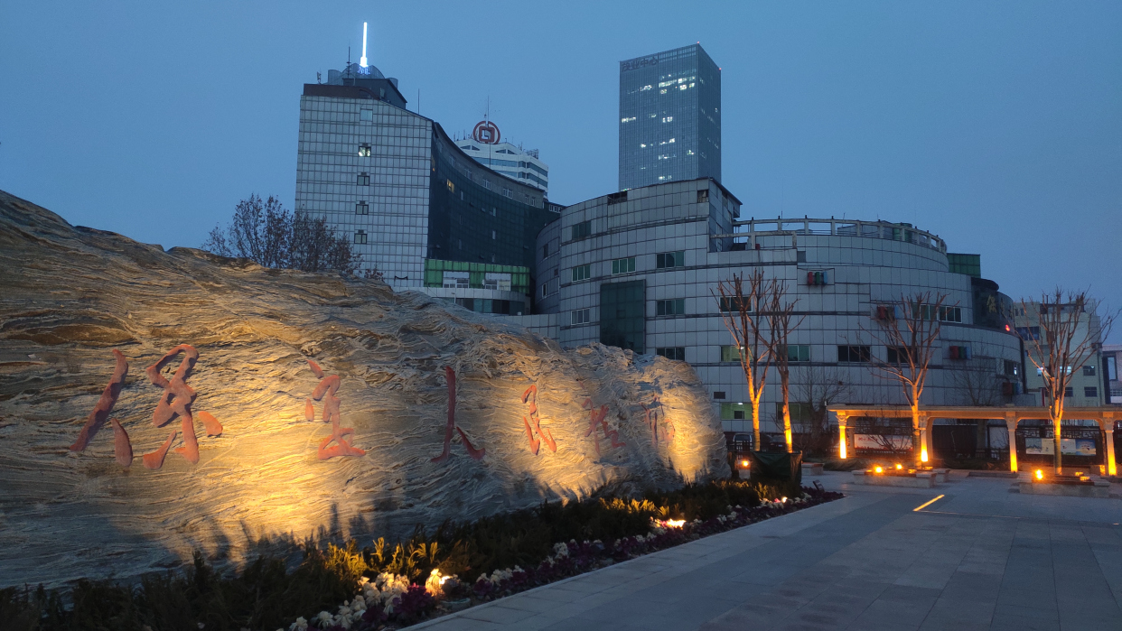 夜拍保定市人民广场一角