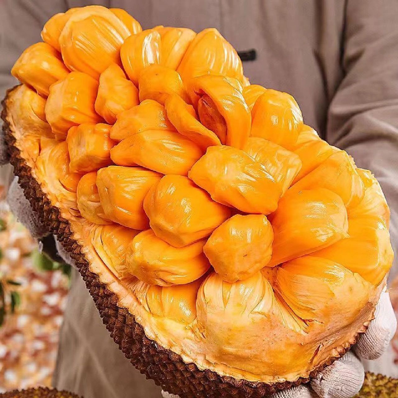 菠萝蜜的功效与作用 生津止渴,护肝养肝,美容养颜 菠萝蜜,其果肉含糖