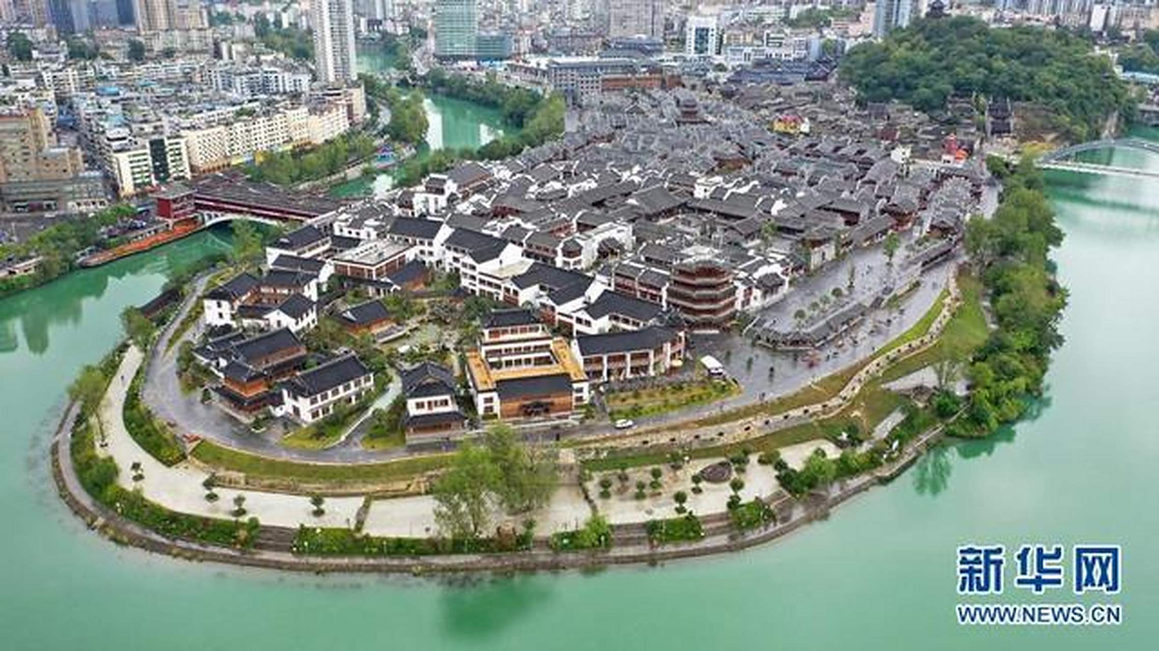 中南门古城简称"铜仁古城",位于贵州省铜仁市中心三江汇流处,总占地